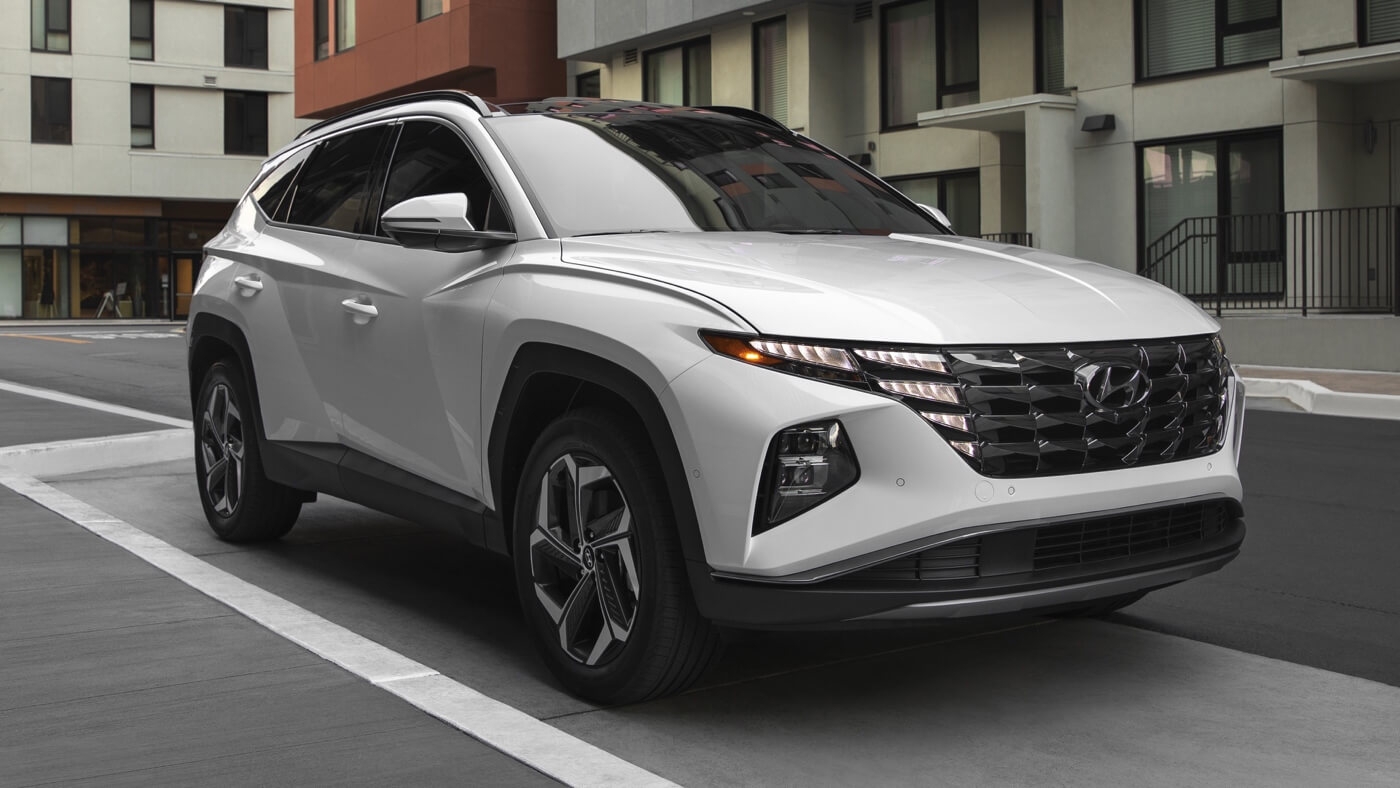 vue latérale avant d'un Hyundai Tucson 2024